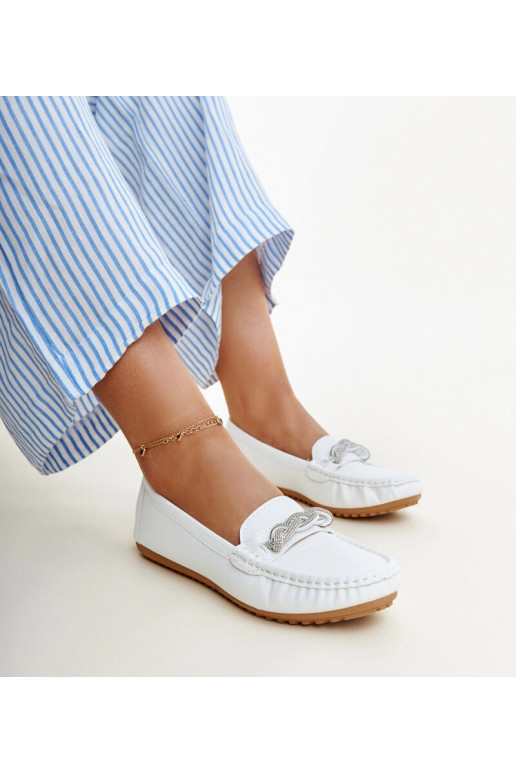 Mocassini bianchi decorati con...