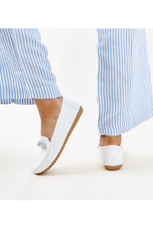 Mocassini bianchi decorati con...