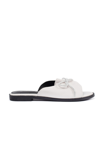 Colore bianco Pantofole płaksie con un fiocco