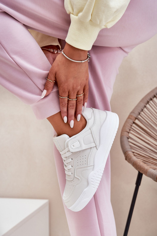 scarpe da ginnastica Scarpe modello sneakers Femminile in ecopelle Colore bianco Telisiria