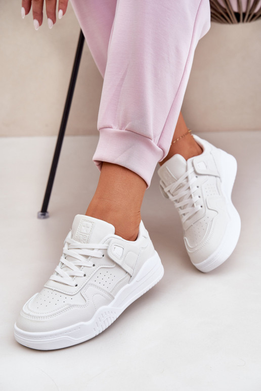 scarpe da ginnastica Scarpe modello sneakers Femminile in ecopelle Colore bianco Telisiria