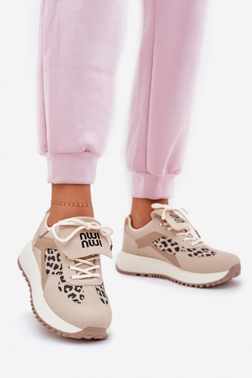 scarpe da ginnastica Scarpe modello sneakers Femminile con una piattaforma con motivi di pelliccia di leopardo beige Pumbes