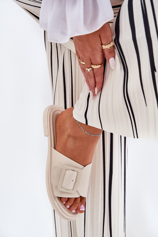 Pantofole in pelle Femminile con fibbie D&A SJ2302-01 beige