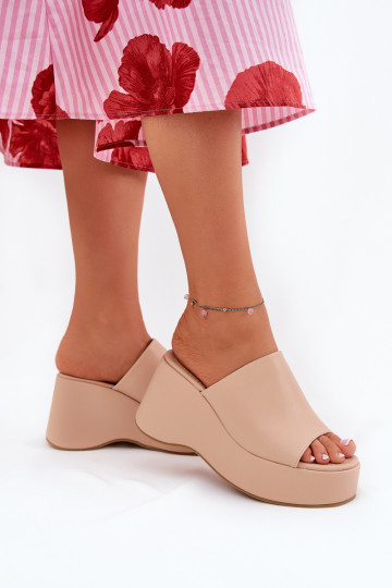 Pantofole in pelle sintetica da donna con piattaforma color sabbia