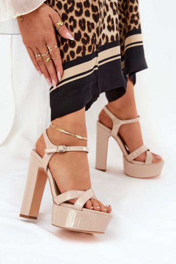 Sandali da donna In un posto alto e piattaforma con effetto vernice beige Jovenes 2