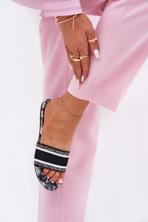 Elegantellato isoscele Pantofole da donna colore nero Leysi