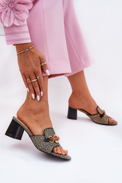 Pantofole da donna con i tacchi con ornamenti colore nero Ovittole