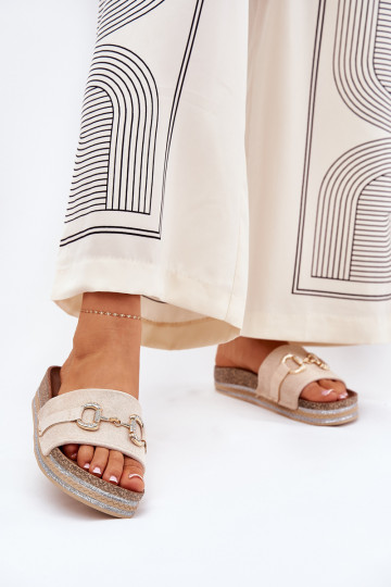 Pantofole da donna con una piattaforma con dettagli dorati E glitter beige Morisela 2