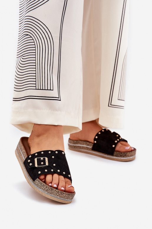 Pantofole da donna con una piattaforma con fibbie E borchie colore nero Nusithia