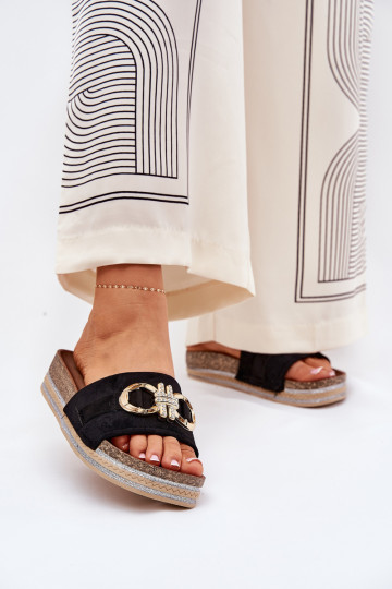 Pantofole da donna con una piattaforma con lucentezza I Złotą Ozdobą colore nero Rilirea