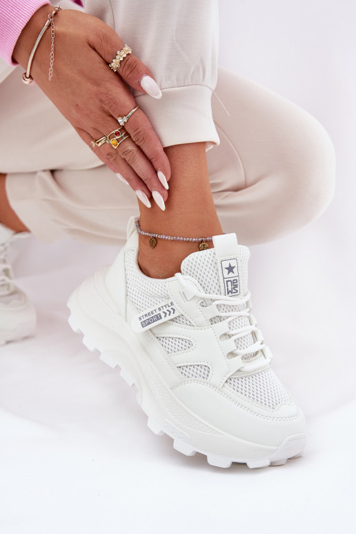 scarpe da ginnastica Scarpe modello sneakers Femminile Su una suola spessa Colore bianco Prononice