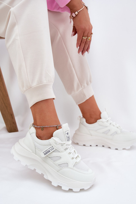 scarpe da ginnastica Scarpe modello sneakers Femminile Su una suola spessa Colore bianco Prononice