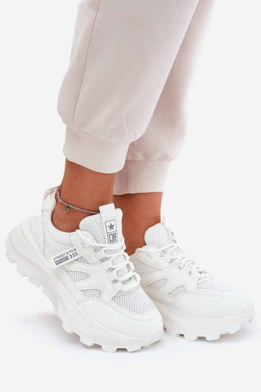 scarpe da ginnastica Scarpe modello sneakers Femminile Su una suola spessa Colore bianco Prononice