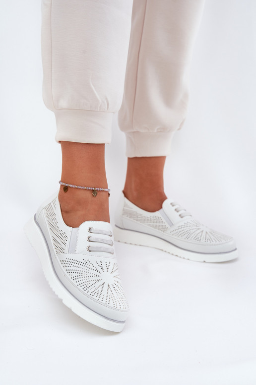 scarpe Femminile Un modello convincente con elementi traforati Colore bianco Azethia