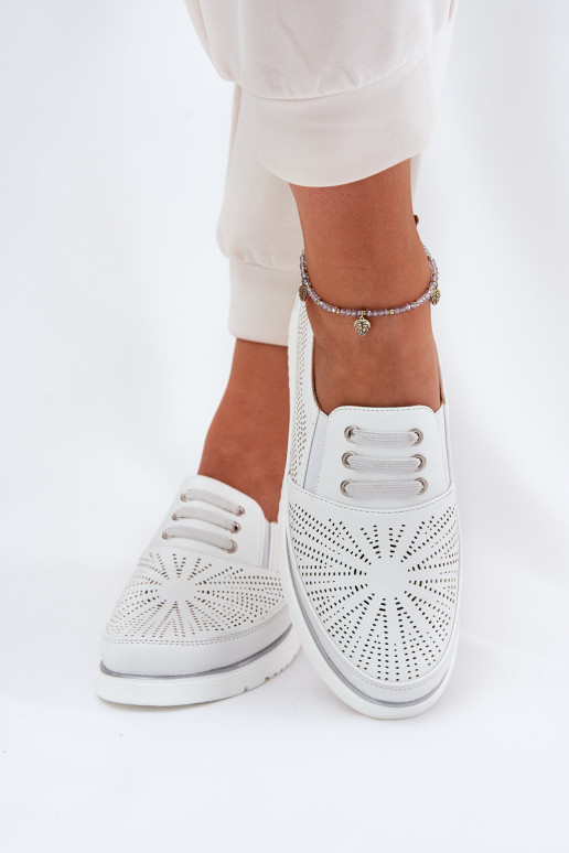 scarpe Femminile Un modello convincente con elementi traforati Colore bianco Azethia