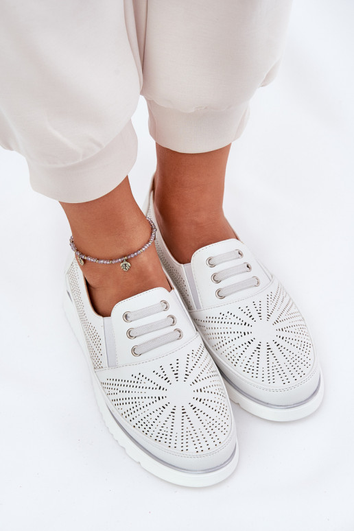 scarpe Femminile Un modello convincente con elementi traforati Colore bianco Azethia