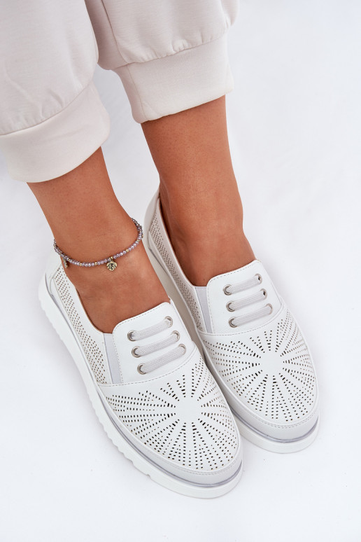 scarpe Femminile Un modello convincente con elementi traforati Colore bianco Azethia
