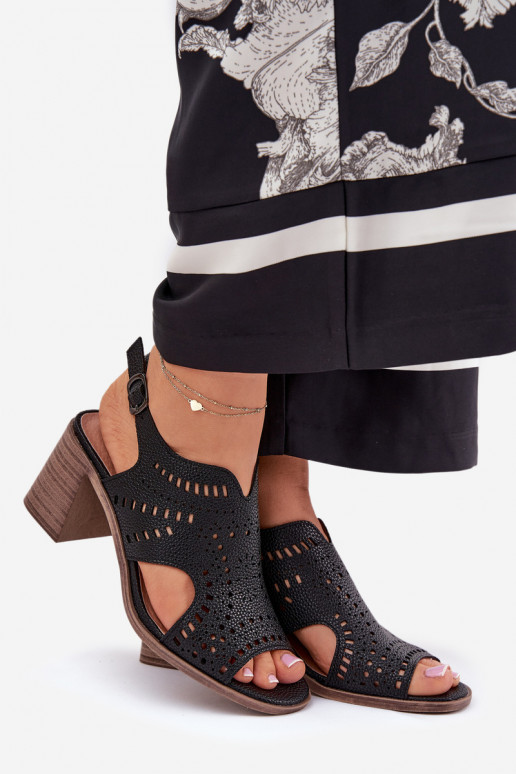 con elementi traforati Sandali con tacco alto da donna colore nero Tosine