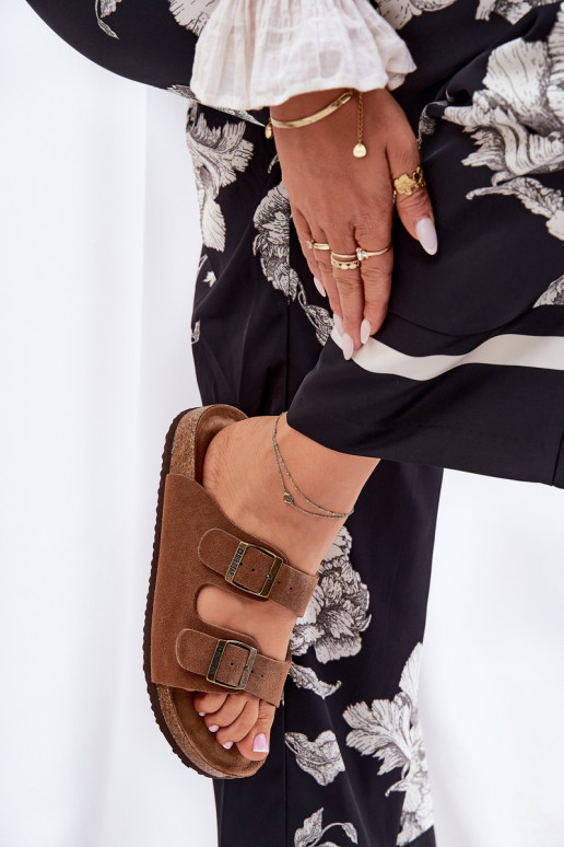 Pantofole da donna in pelle scamosciata con fibbie Big Star RR274A394 colore marrone