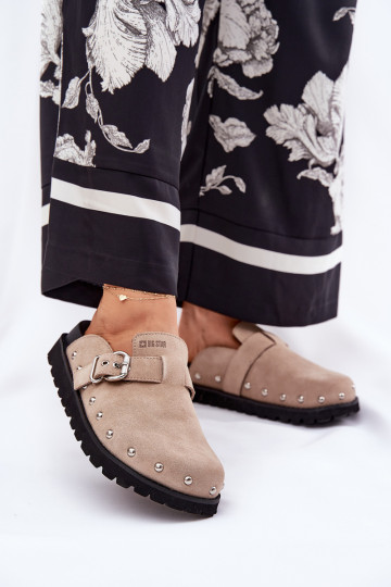 pantofole in pelle scamosciata Zoccoli Femminile con una piattaforma Big Star RR274A376 beige 2