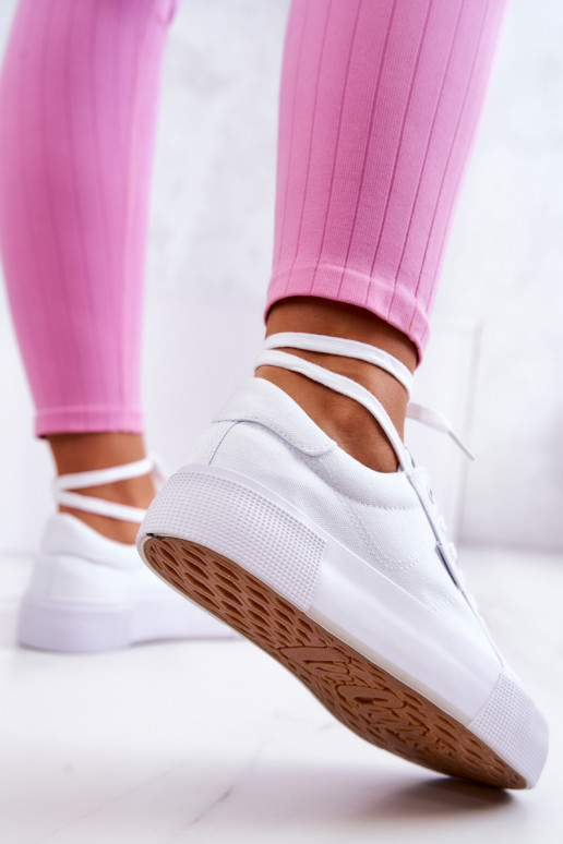 Scarpe da ginnastica con una piattaforma Lee Cooper LCIN-22-31-0884L Colore bianco