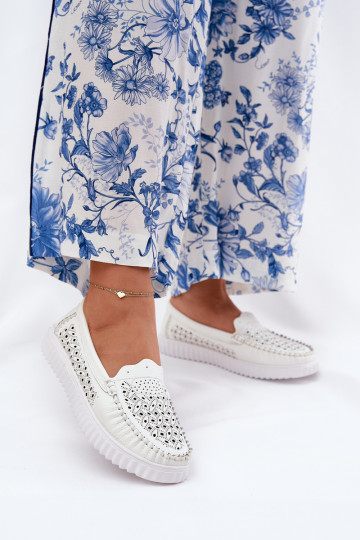 Mocassini in pelle bianchi da donna con elementi in pizzo Vinceza 88028 2