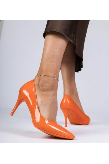 Scarpe col tacco arancioni... 2