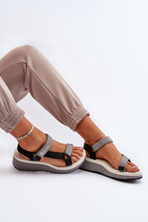 Sandali da donna con una piattaforma I Koturnie Big Star NN274A054 colore grigio
