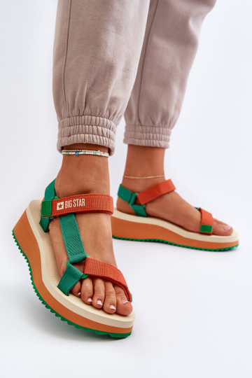Sandali da donna con una piattaforma I Koturnie Big Star NN274A053 verde-colore arancione