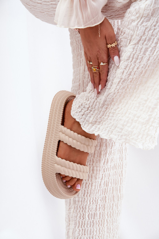 Pantofole leggere  Pantofole da donna con una piattaforma S.Barski ZK51-001 beige