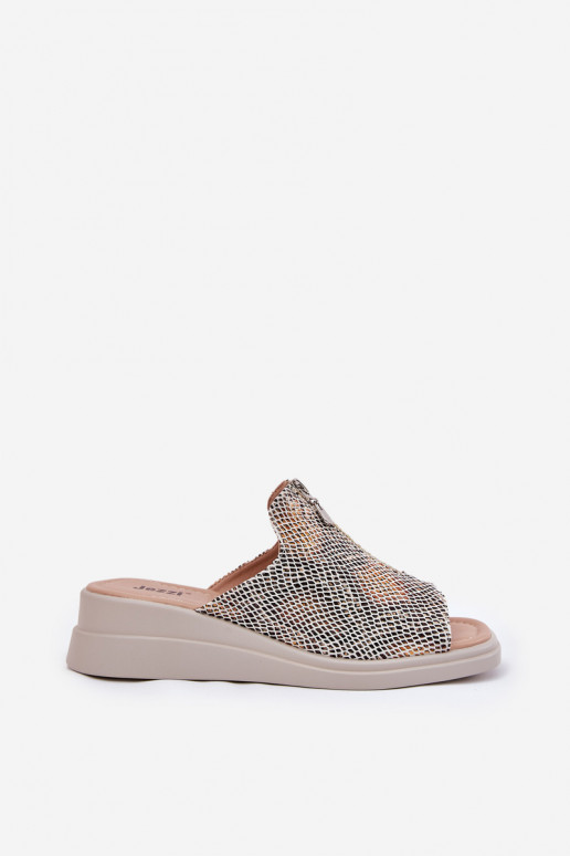 Pantofole da donna Su un cuneo con cerniere Elegantello animale beige Irriva