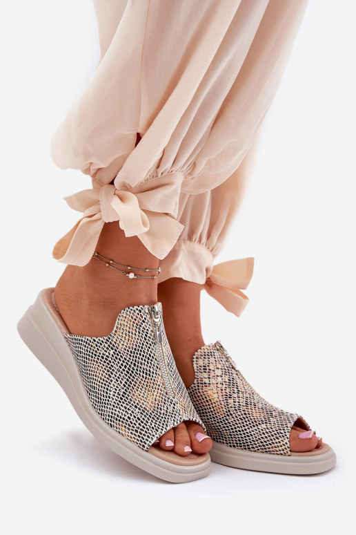 Pantofole da donna Su un cuneo con cerniere Elegantello animale beige Irriva