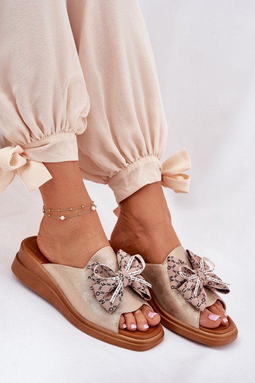 Pantofole da donna Su un cuneo con nastri colore dorato Moonzella