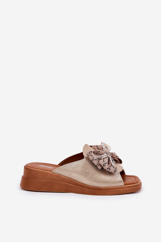 Pantofole da donna Su un cuneo con nastri colore dorato Moonzella