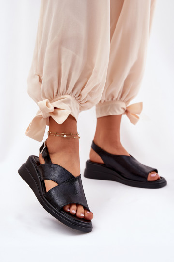 Sandali laccati da donna Su un cuneo in ecopelle colore nero Quilara 2