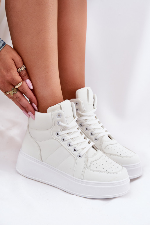 Alto Scarpe modello sneakers Femminile con una piattaforma Colore bianco Tillive Alto Scarpe modello sneakers Femminile con una piattaforma Colore bianco Tillive