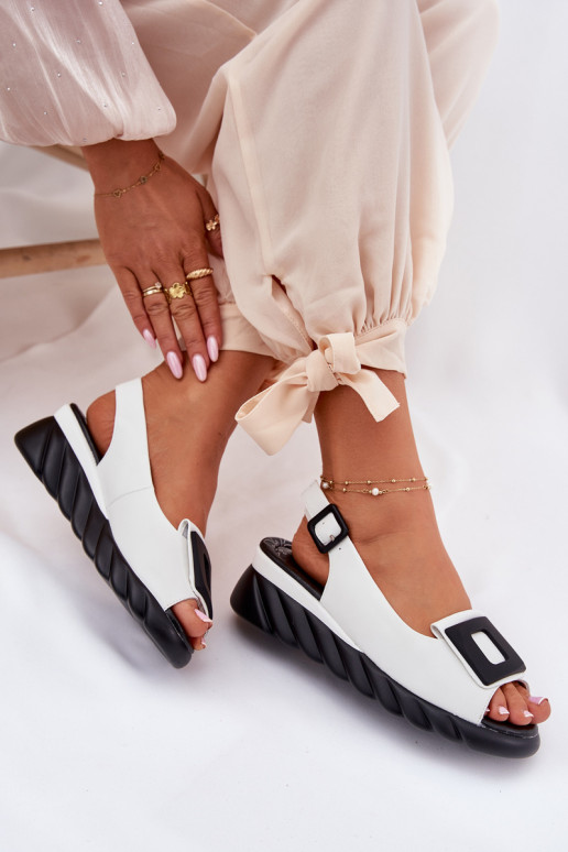 Sandali da donna Femminile Su un cuneo con decorazione Artiker 56C2157 Colore bianco