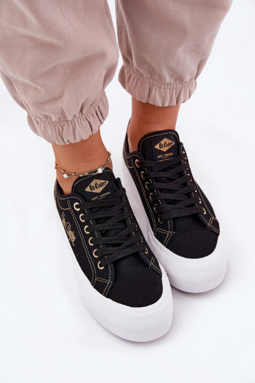 Scarpe da ginnastica in tessuto con una piattaforma Lee Cooper LCIN-25-31-3431L colore nero Scarpe da ginnastica in tessuto con una piattaforma Lee Cooper LCIN-25-31-3431L colore nero