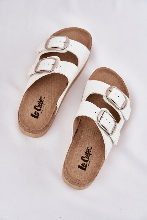 Pantofole da doncon una piattaforma con fibbie Lee Cooper LCIN-25-35-3496L Colore bianco