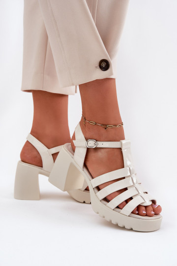 con effetto vernice Pelle Sandali con tacco alto da donna Vinceza 66621 colore avorio