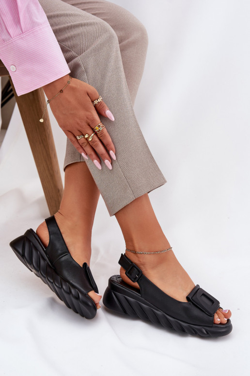 Sandali da donna Femminile Su un cuneo con decorazione Artiker 56C2156 colore nero Sandali da donna Femminile Su un cuneo con decorazione Artiker 56C2156 colore nero