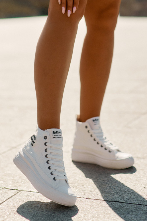 Scarpe per il tempo libero con una piattaforma Lee Cooper LCIN-25-44-3209L Biale Scarpe per il tempo libero con una piattaforma Lee Cooper LCIN-25-44-3209L Biale