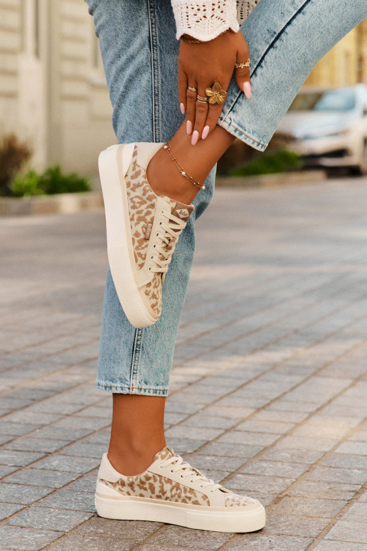 Basso Scarpe per il tempo libero con motivi di pelliccia di leopardo Lee Cooper LCIN-25-02-3330L beige Basso Scarpe per il tempo libero con motivi di pelliccia di leopardo Lee Cooper LCIN-25-02-3330L beige
