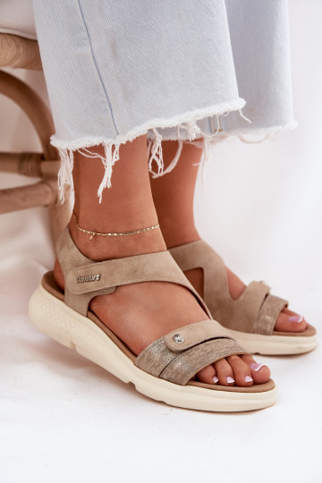 Sandali da donna Su un cuneo beige Deveroriella