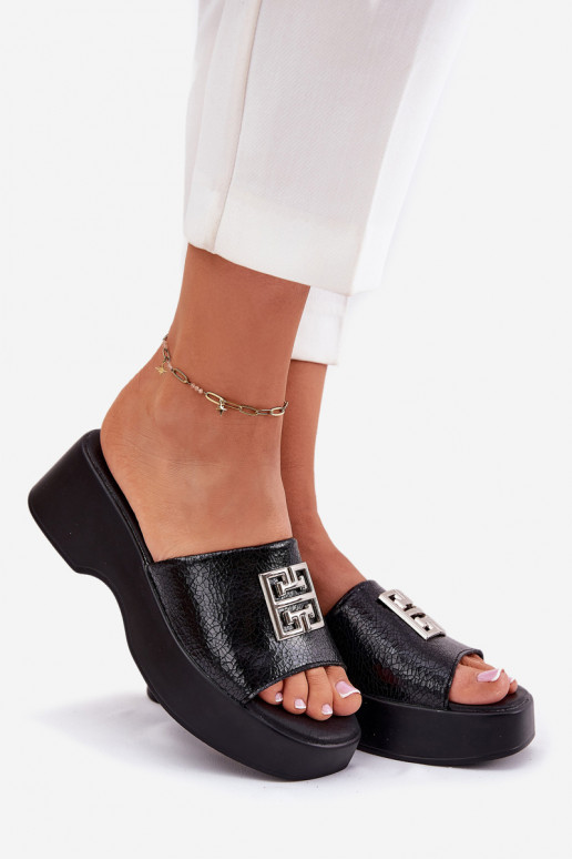 Pantofole in pelle Femminile con ornamenti Vinceza 79526 colore nero Pantofole in pelle Femminile con ornamenti Vinceza 79526 colore nero