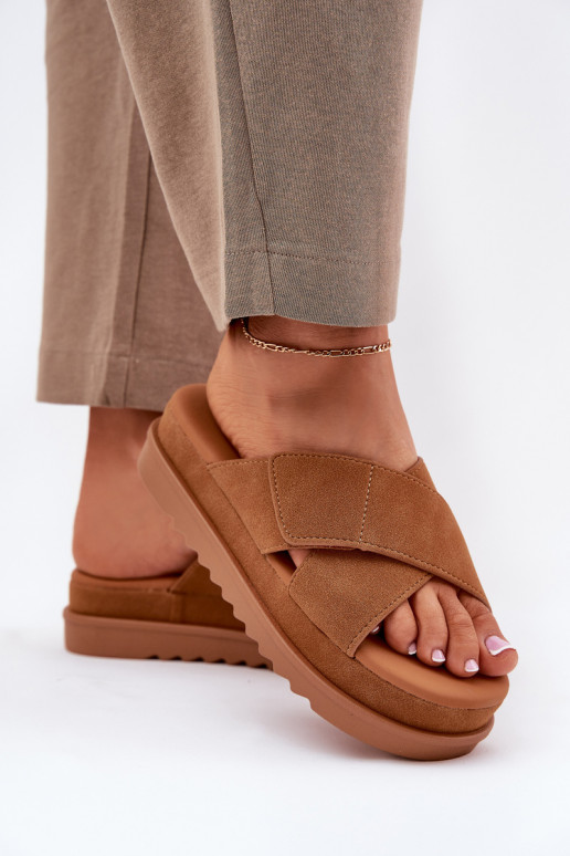 Pantofole da donna con una piattaforma Z Przeplatającymi Się Paskami colore marrone Rinasara