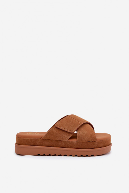 Pantofole da donna con una piattaforma Z Przeplatającymi Się Paskami colore marrone Rinasara