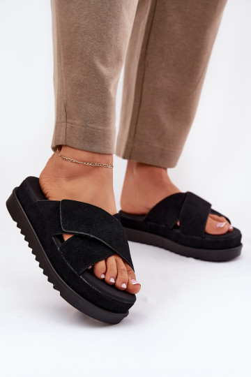 Pantofole da donna con una piattaforma Z Przeplatającymi Się Paskami colore nero Rinasara 2