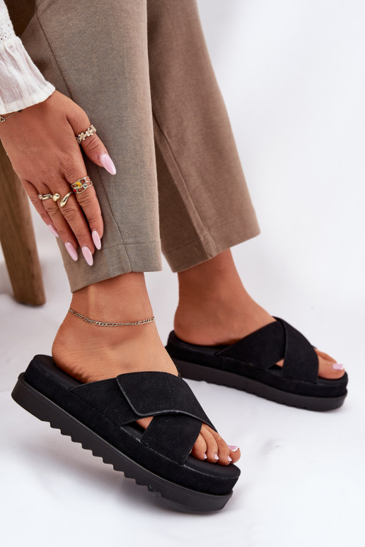 Pantofole da donna con una piattaforma Z Przeplatającymi Się Paskami colore nero Rinasara