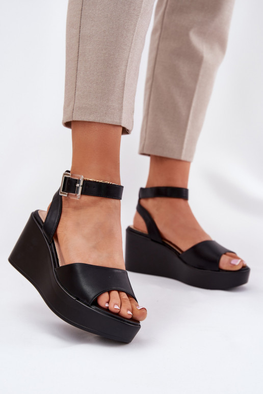 Sandali da donna Su un cuneo colore nero Efrina Sandali da donna Su un cuneo colore nero Efrina